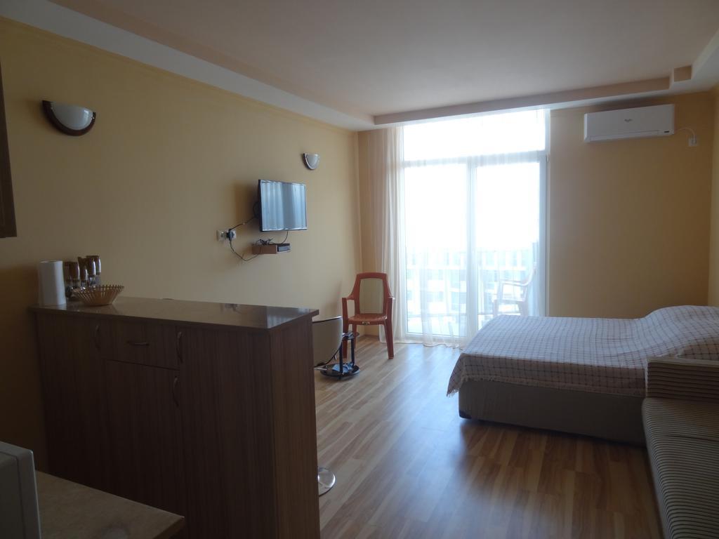 Apartment On Khimshiashvili Batumi Exteriör bild